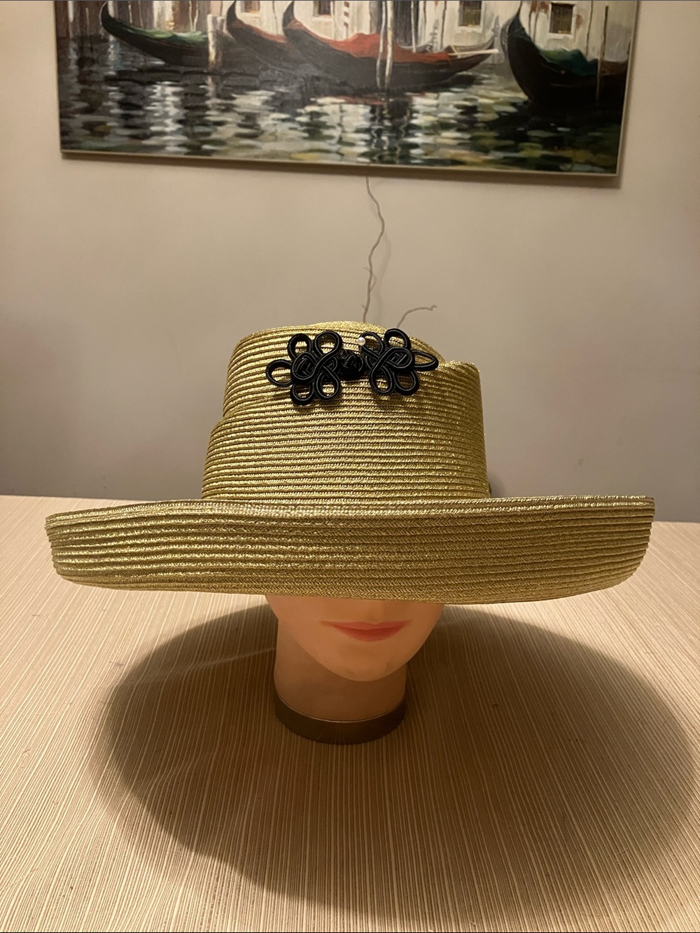 Stylish Metallic Gold Wide-Brim Straw Hat with Black Decorative Knot Accent